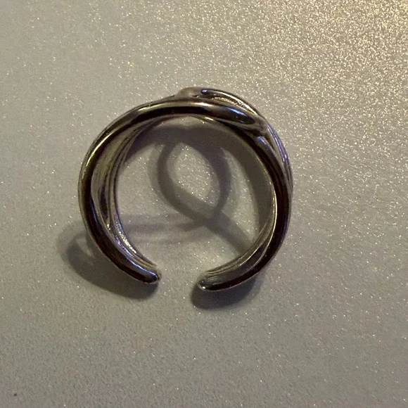Stylish Silver Swirl Ring - Picture 4 of 5